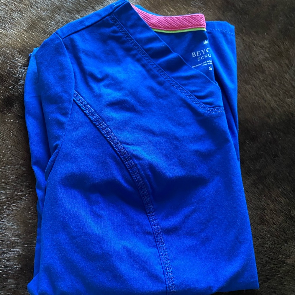 Scrub top